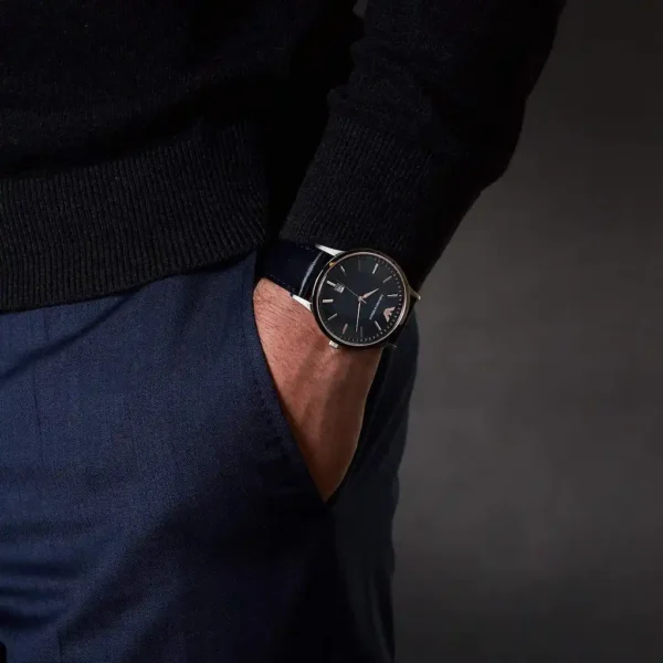 Relógio Emporio Armani Analógico com Mostrador Azul e Pulseira de Couro AR11188
